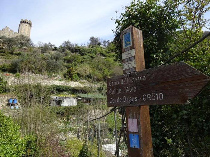 Chalet Sur Pilotis Avec Piscine Privee Luceram Luaran gambar